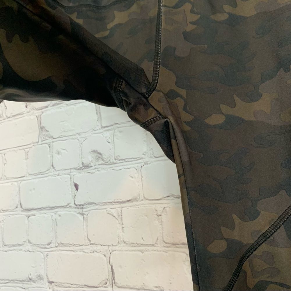 Therapy performance compression leggings camo size large - Picture 4 of 9